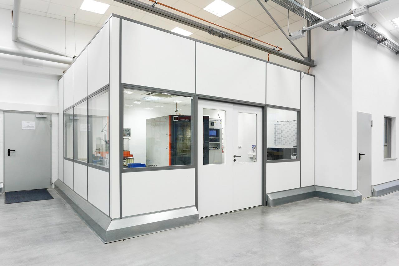 Fine room in the hall with ram protection and windows